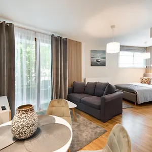 Aleja Solidarnosci Modern Apartment